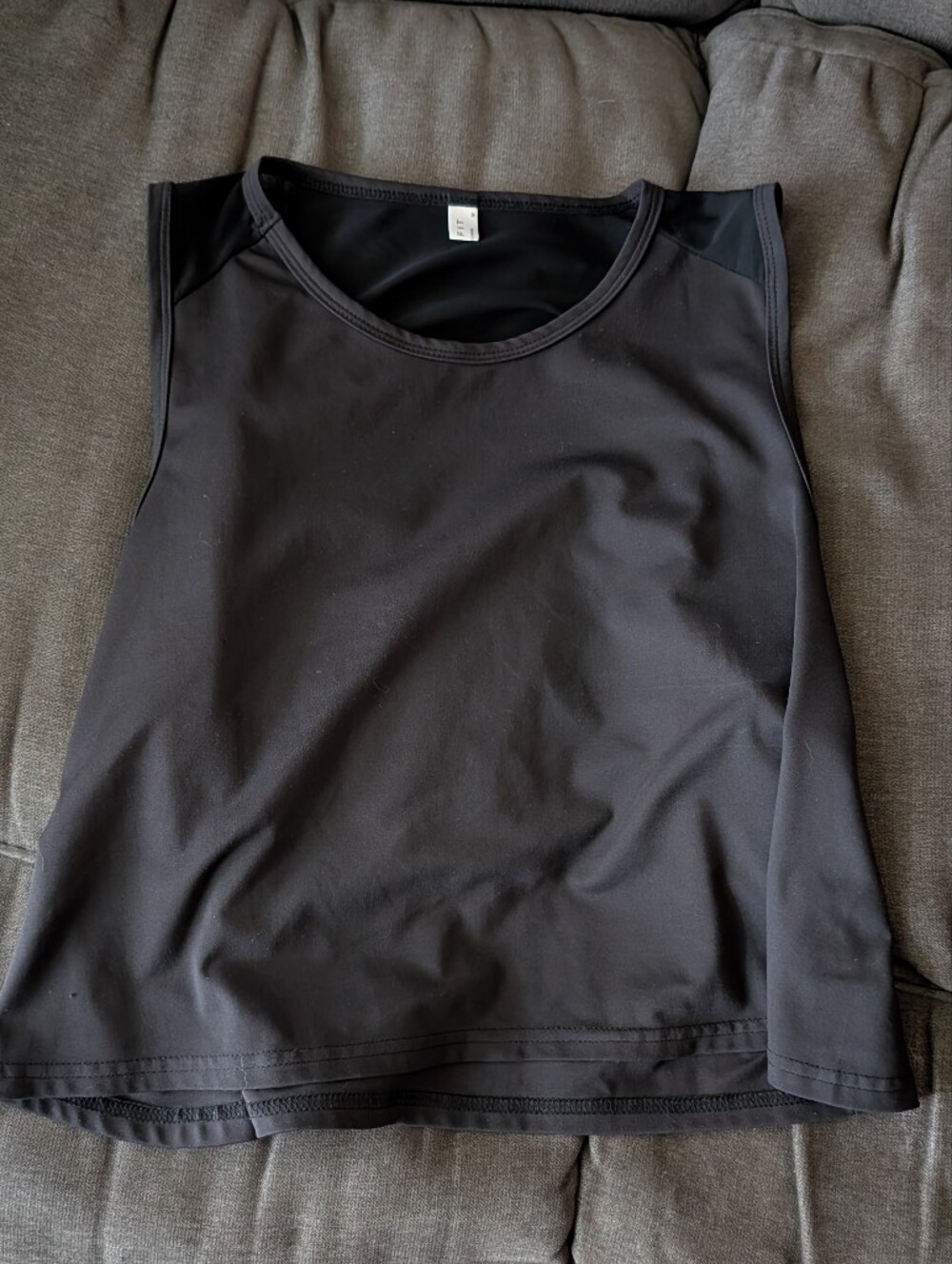 Black Women’s Sleeveless Athletic Crop Top